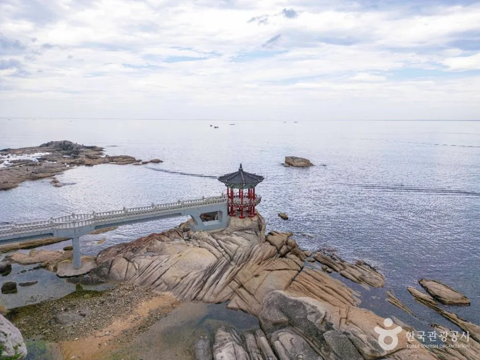 영금정 정자에서 바라본 동해 바다 일몰