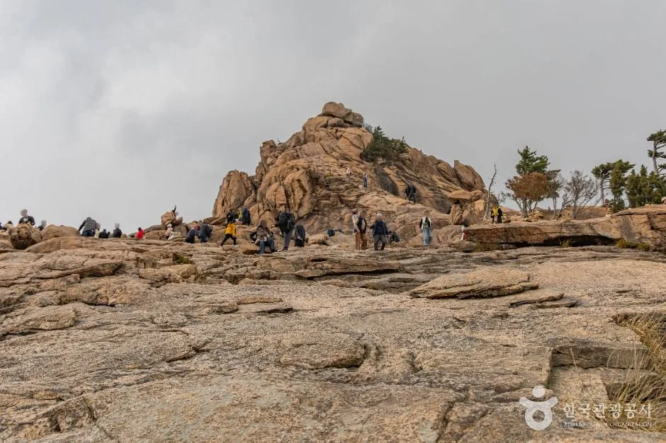 설악산 케이블카에서 본 권금성 전망대와 외설악