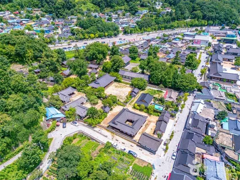 전주 한옥 맛집에서 즐기는 전통 비빔밥과 반찬들