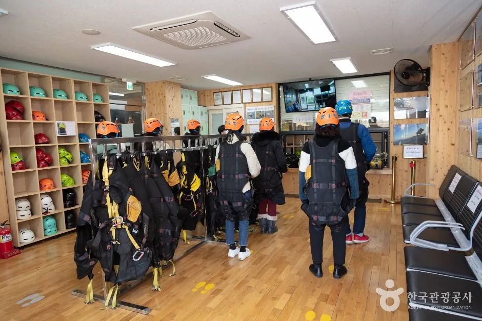 19번 국도의 섬진강 S자 곡선과 산 풍경