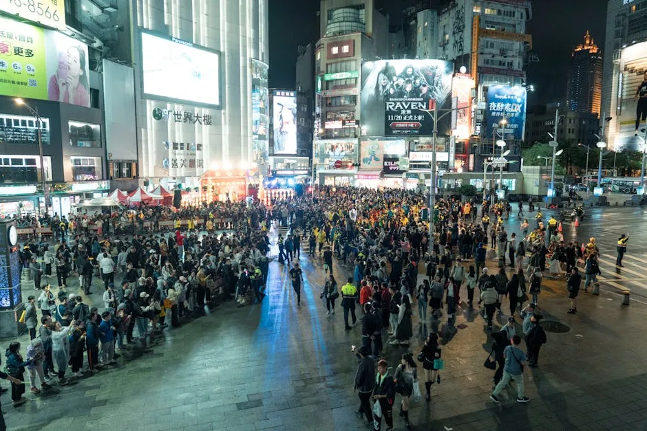 시먼딩 야시장의 네온사인 반사와 젊은이들의 모습