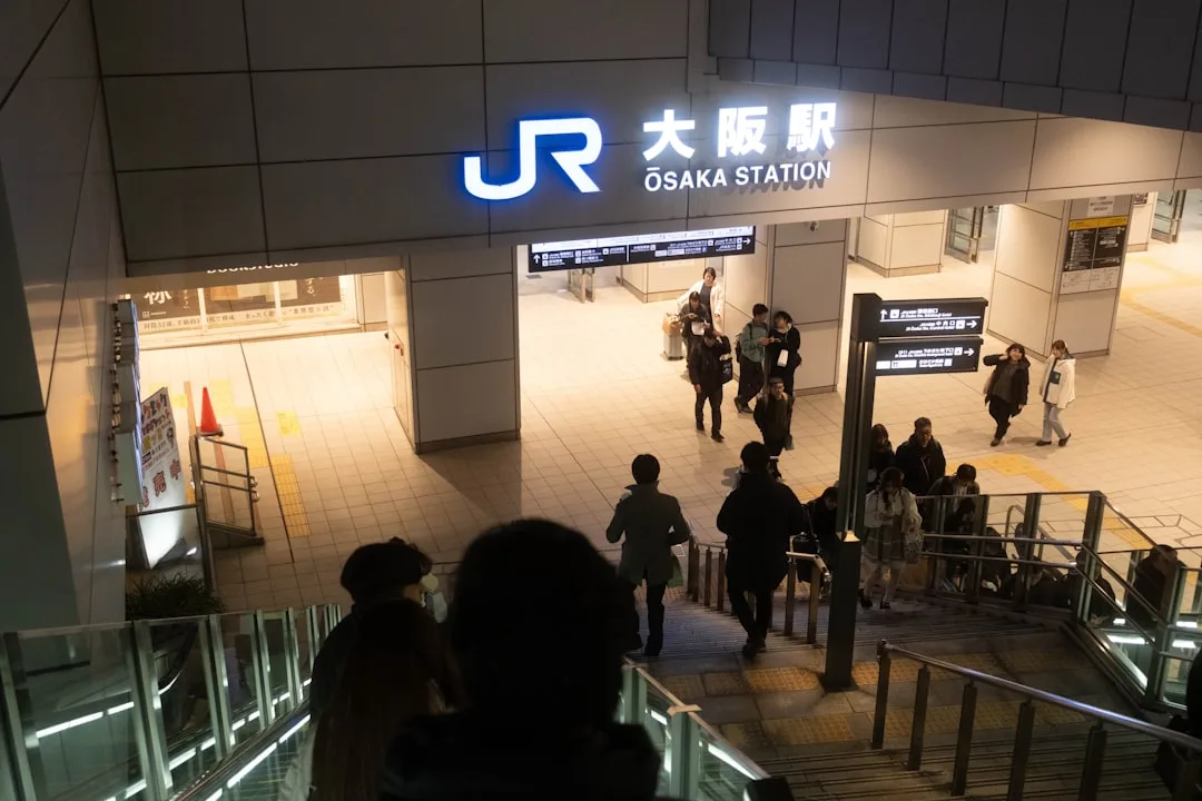 오사카 간사이 국제공항 출발로비의 대기실 풍경