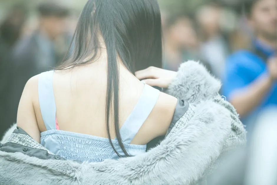 도쿄 봄 여행 레이어링 패션, 얇은 가디건과 바람막이 조합