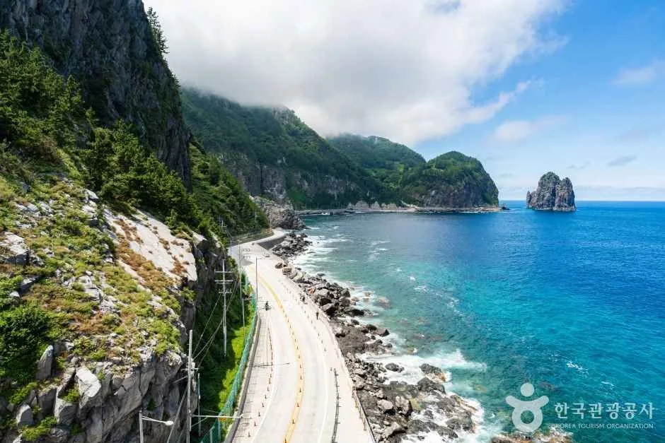 배 위에서 바라본 울릉도로 가는 항로