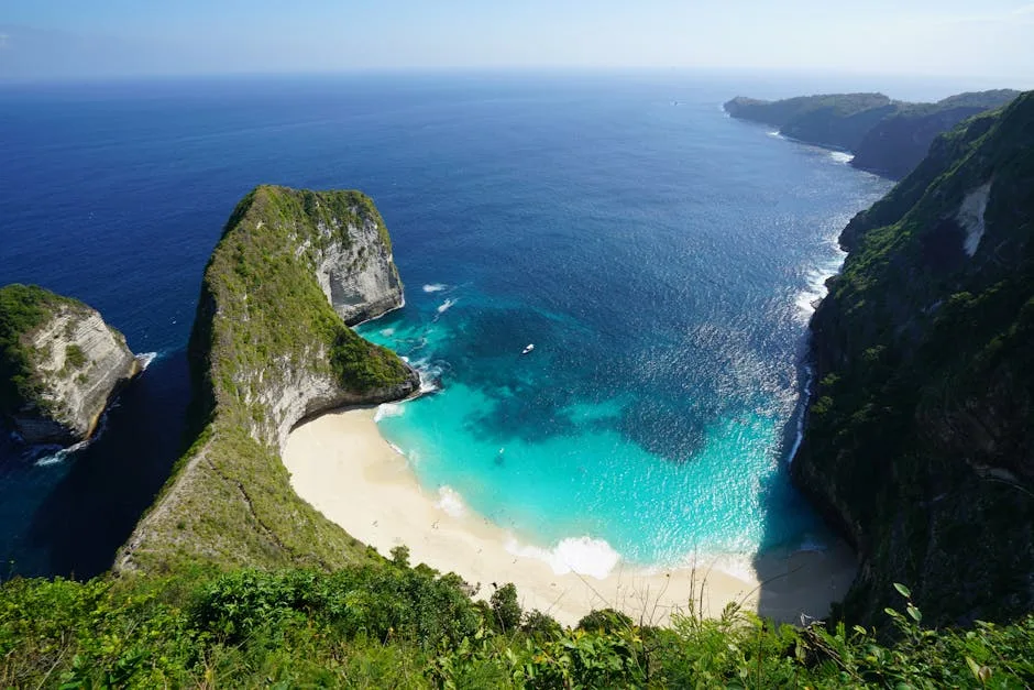 발리 누사페니다의 iconic Kelingking Beach의 숨막히는 공중 전망